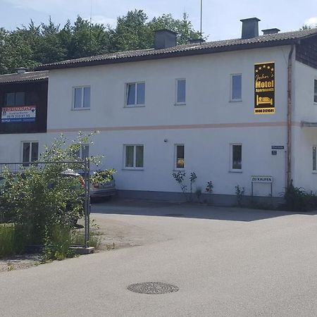 John'S Motel Appartementhaus Attnang-Puchheim Exterior foto